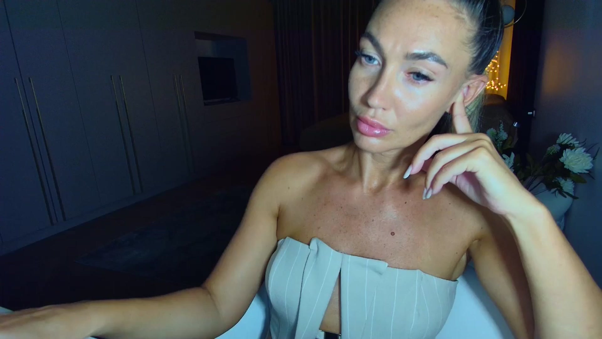 Gallery image thumbnail from Mystery_C's myfreecams stream on, 09/03/2025, 21:49 image 19 of 20