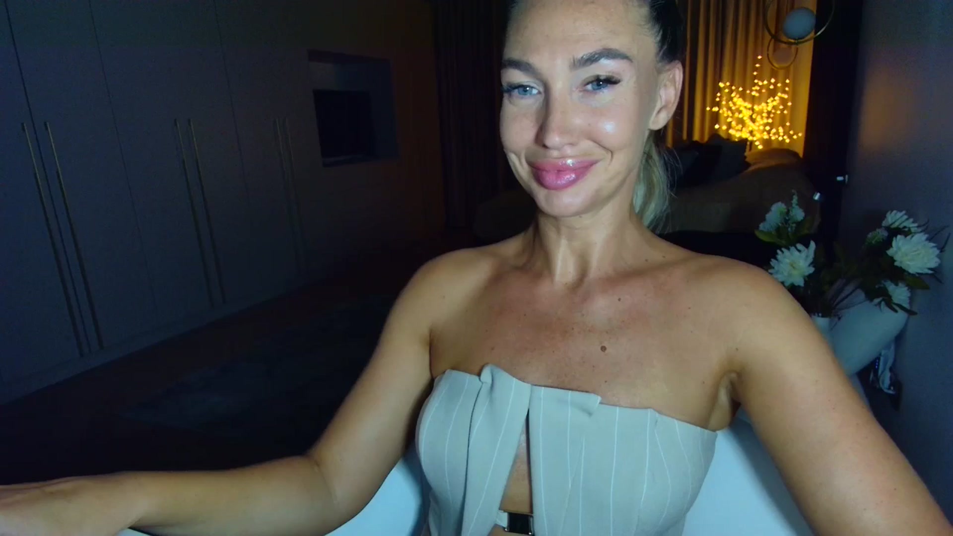 Gallery image thumbnail from Mystery_C's myfreecams stream on, 09/03/2025, 21:49 image 1 of 20