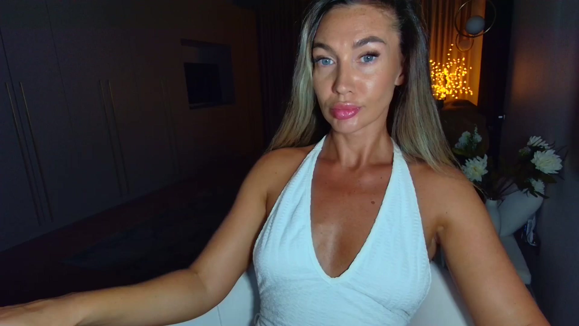 Gallery image thumbnail from Mystery_C's myfreecams stream on, 09/04/2025, 22:09 image 1 of 20