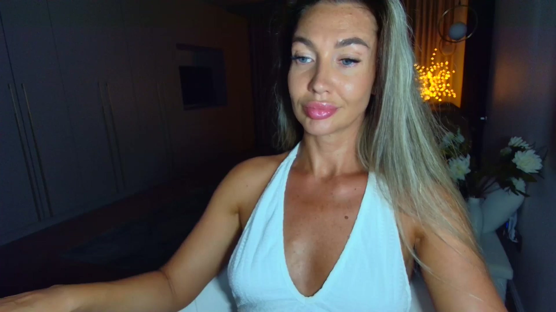 Gallery image thumbnail from Mystery_C's myfreecams stream on, 09/04/2025, 22:09 image 4 of 20