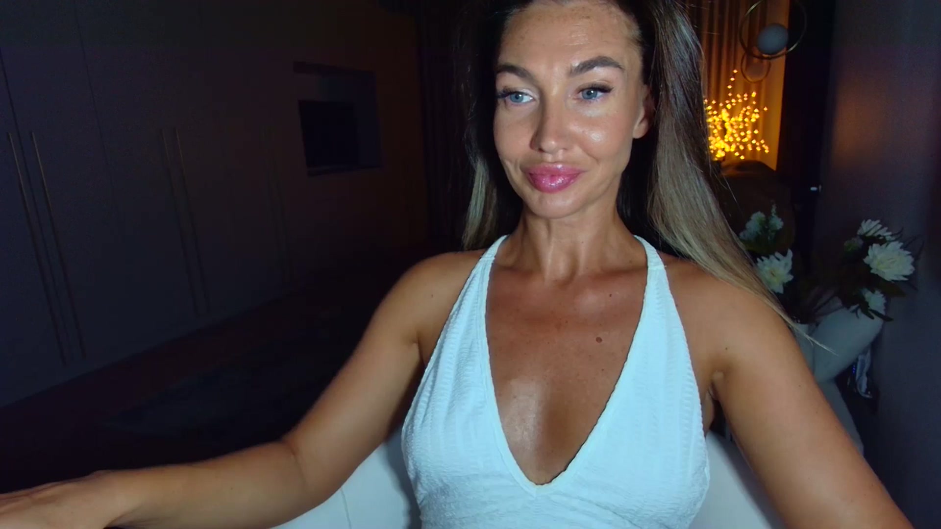 Gallery image thumbnail from Mystery_C's myfreecams stream on, 09/04/2025, 22:09 image 8 of 20