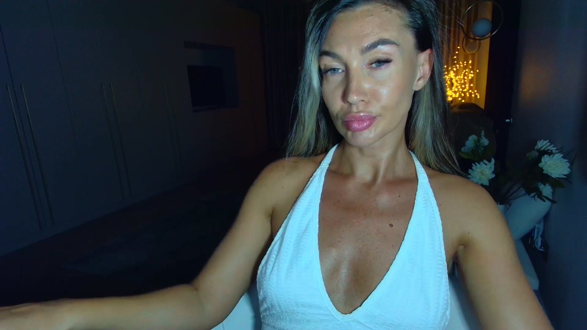 Gallery image thumbnail from Mystery_C's myfreecams stream on, 09/04/2025, 22:09 image 11 of 20