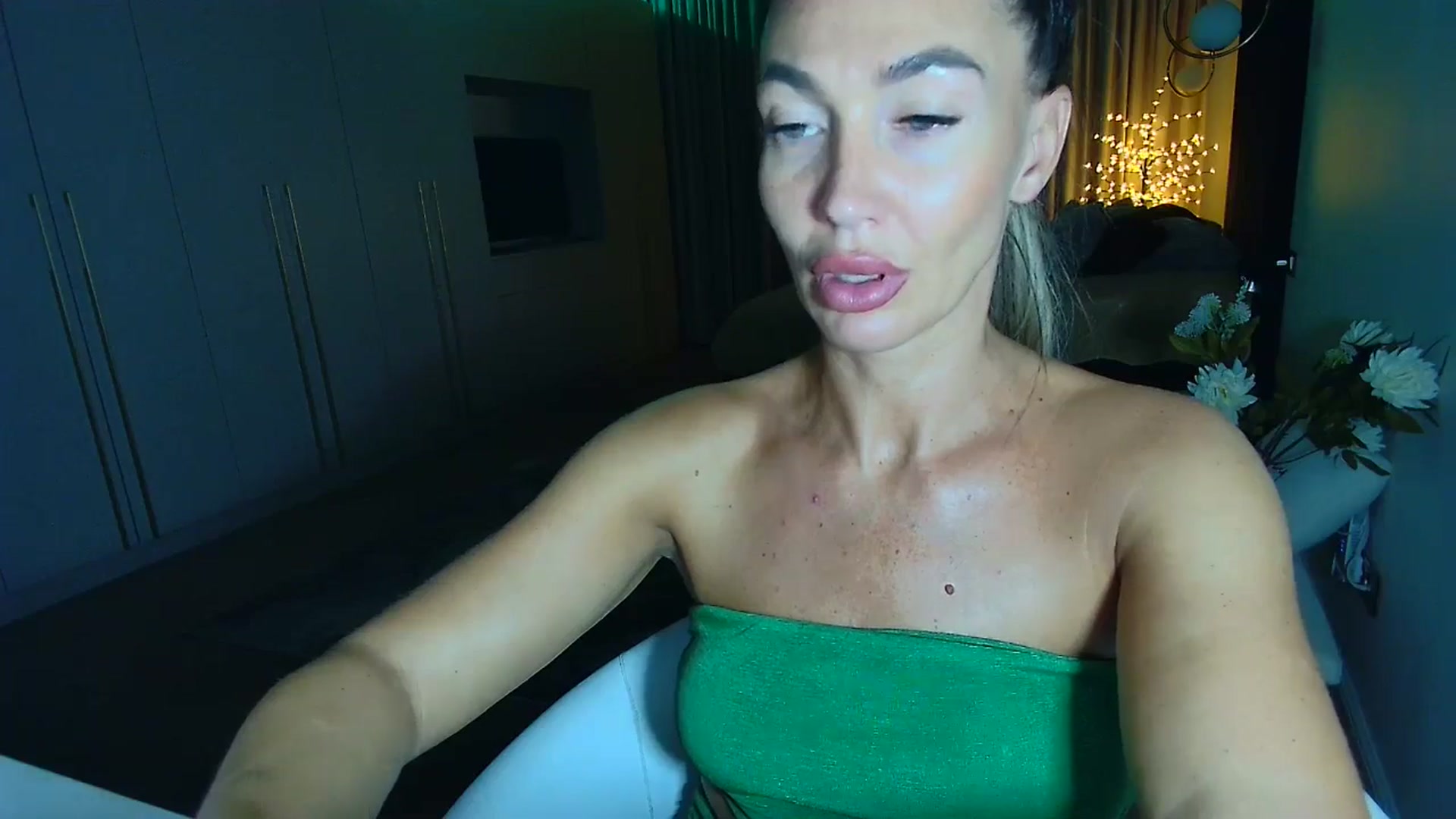 Gallery image thumbnail from Mystery_C's myfreecams stream on, 09/19/2025, 22:14 image 13 of 20