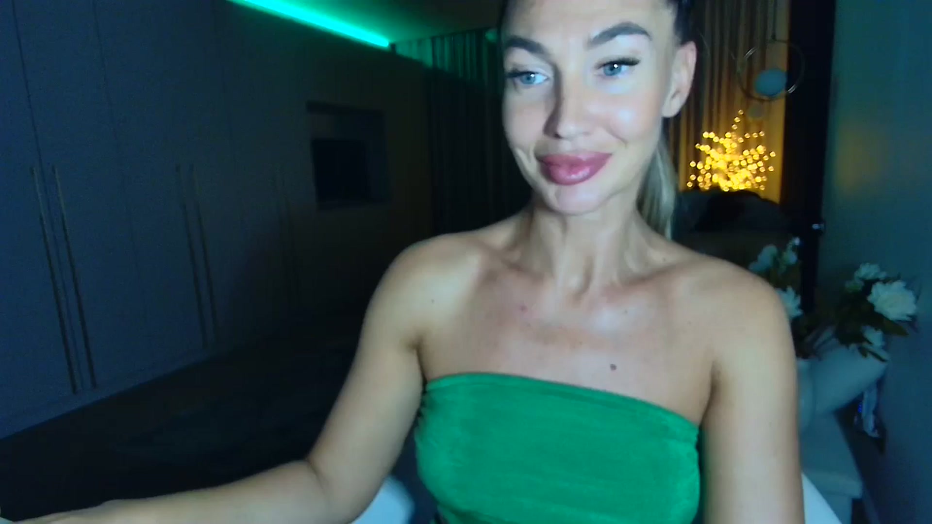 Gallery image thumbnail from Mystery_C's myfreecams stream on, 09/19/2025, 22:14 image 1 of 20