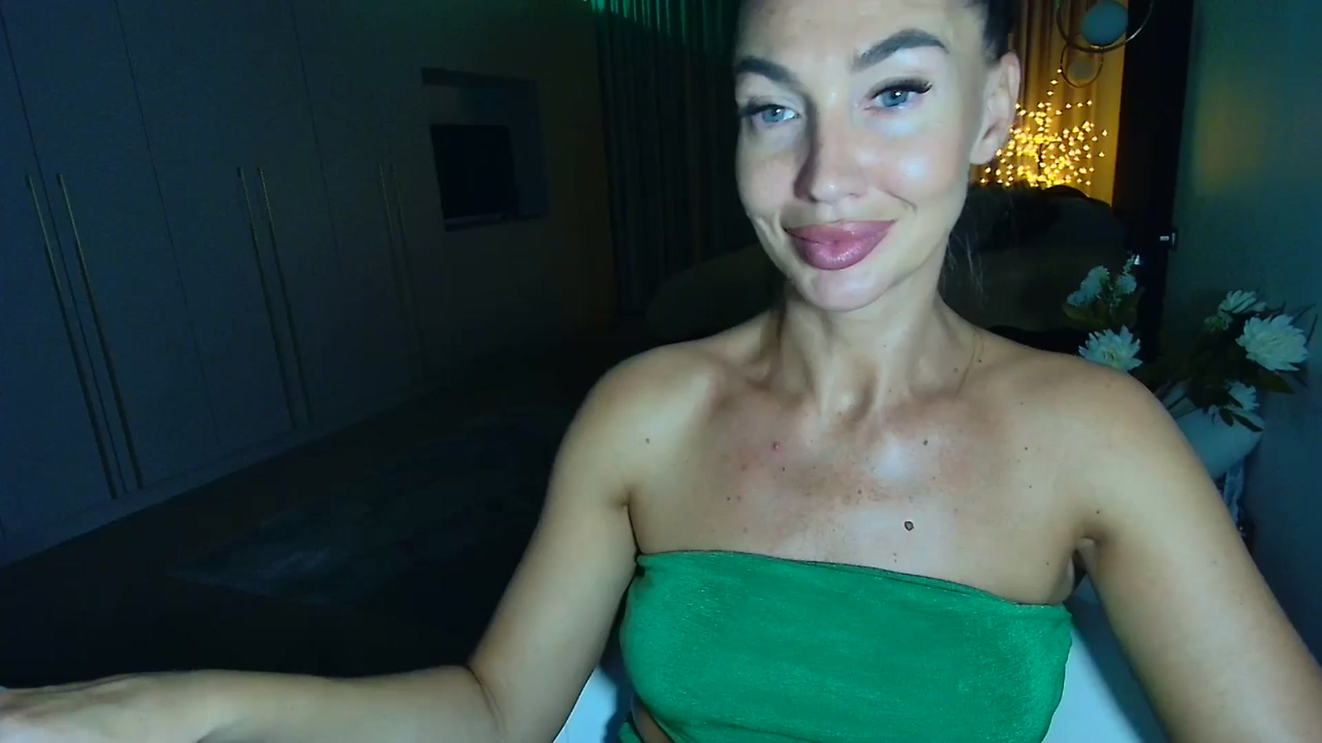Gallery image thumbnail from Mystery_C's myfreecams stream on, 09/19/2025, 22:14 image 14 of 20