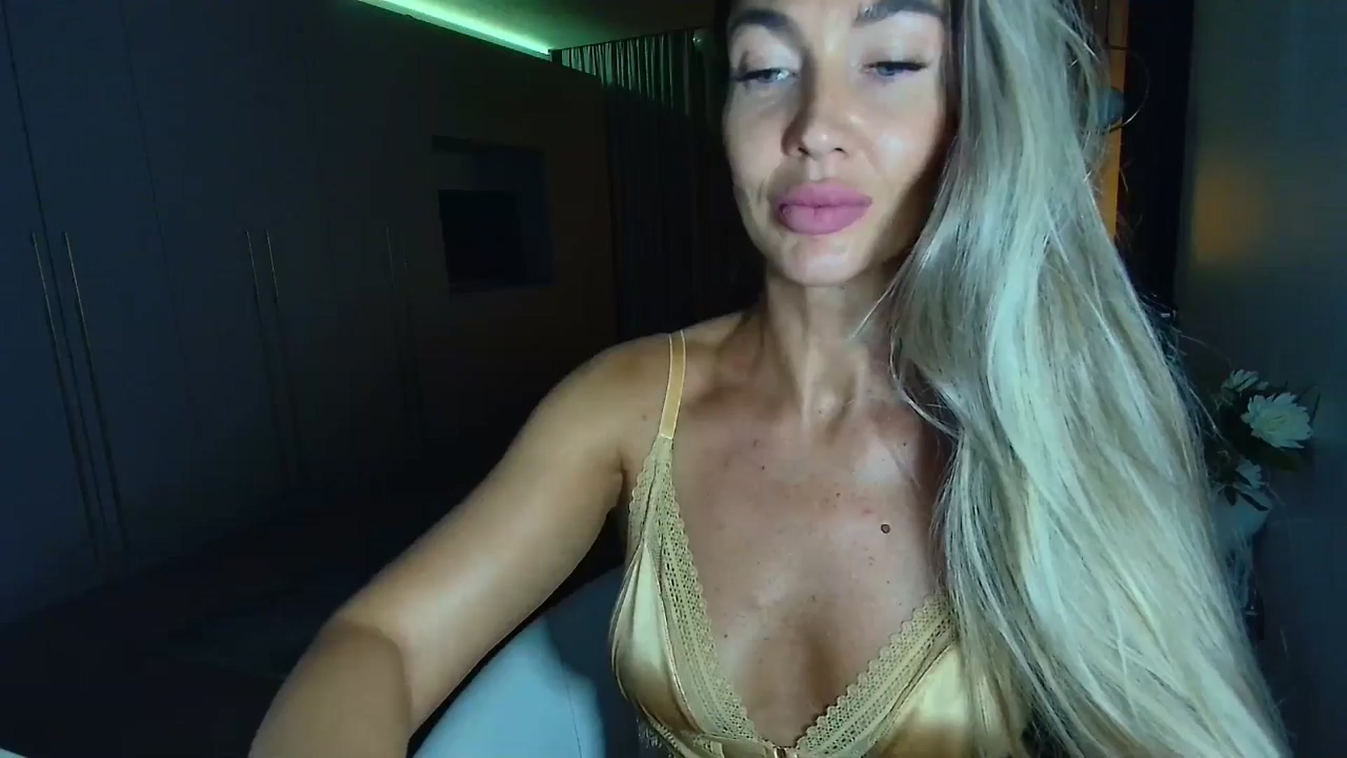 Gallery image thumbnail from Mystery_C's myfreecams stream on, 09/22/2025, 21:58 image 12 of 20