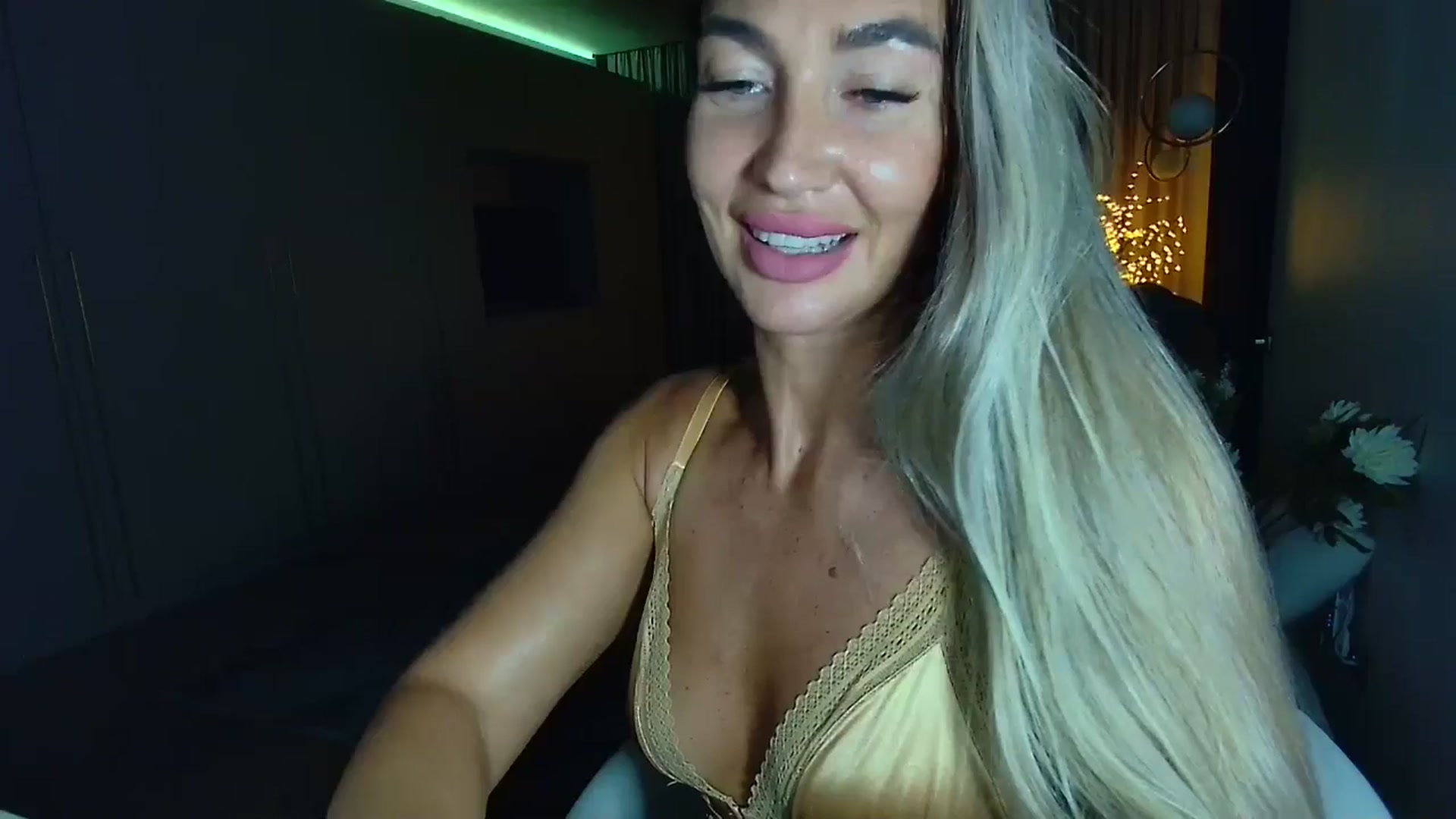 Gallery image thumbnail from Mystery_C's myfreecams stream on, 09/22/2025, 21:58 image 14 of 20