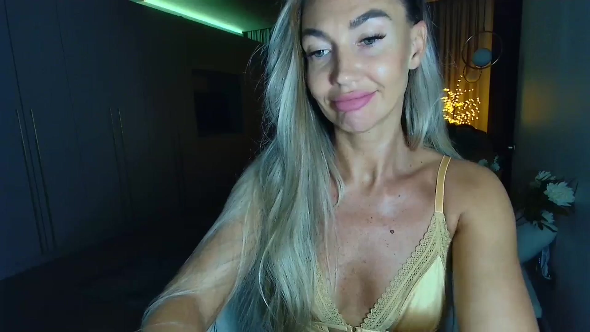 Gallery image thumbnail from Mystery_C's myfreecams stream on, 09/22/2025, 21:58 image 2 of 20