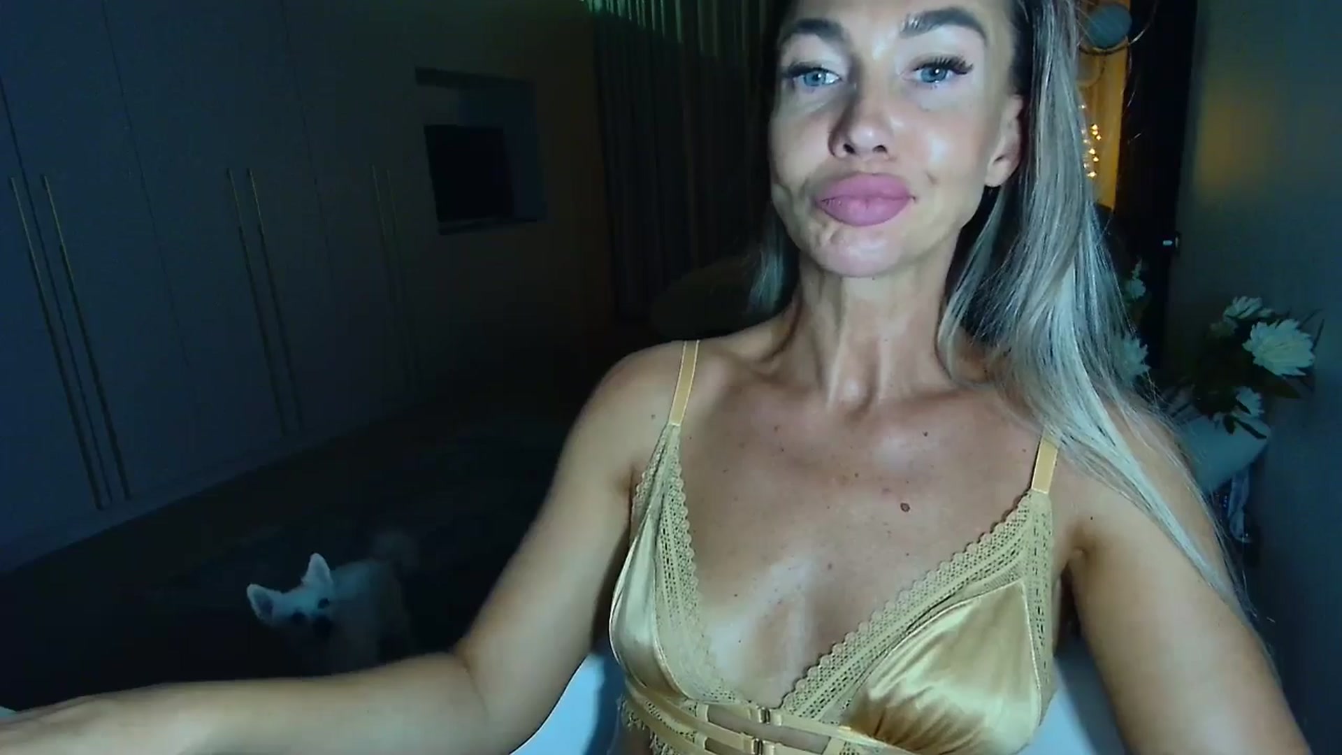 Gallery image thumbnail from Mystery_C's myfreecams stream on, 09/22/2025, 22:19 image 4 of 20