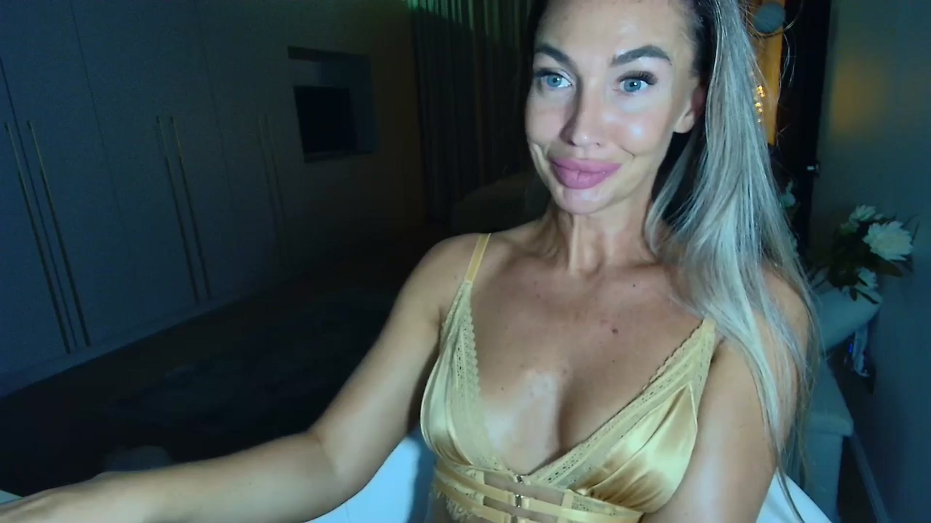 Gallery image thumbnail from Mystery_C's myfreecams stream on, 09/22/2025, 22:19 image 6 of 20