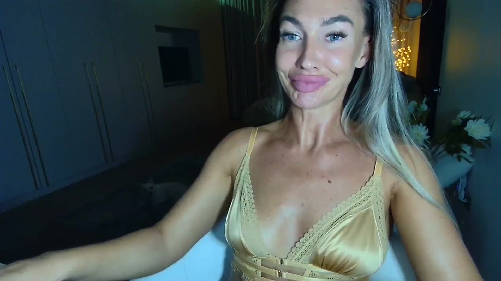 Gallery image thumbnail from Mystery_C's myfreecams stream on, 09/22/2025, 22:19 image 3 of 20