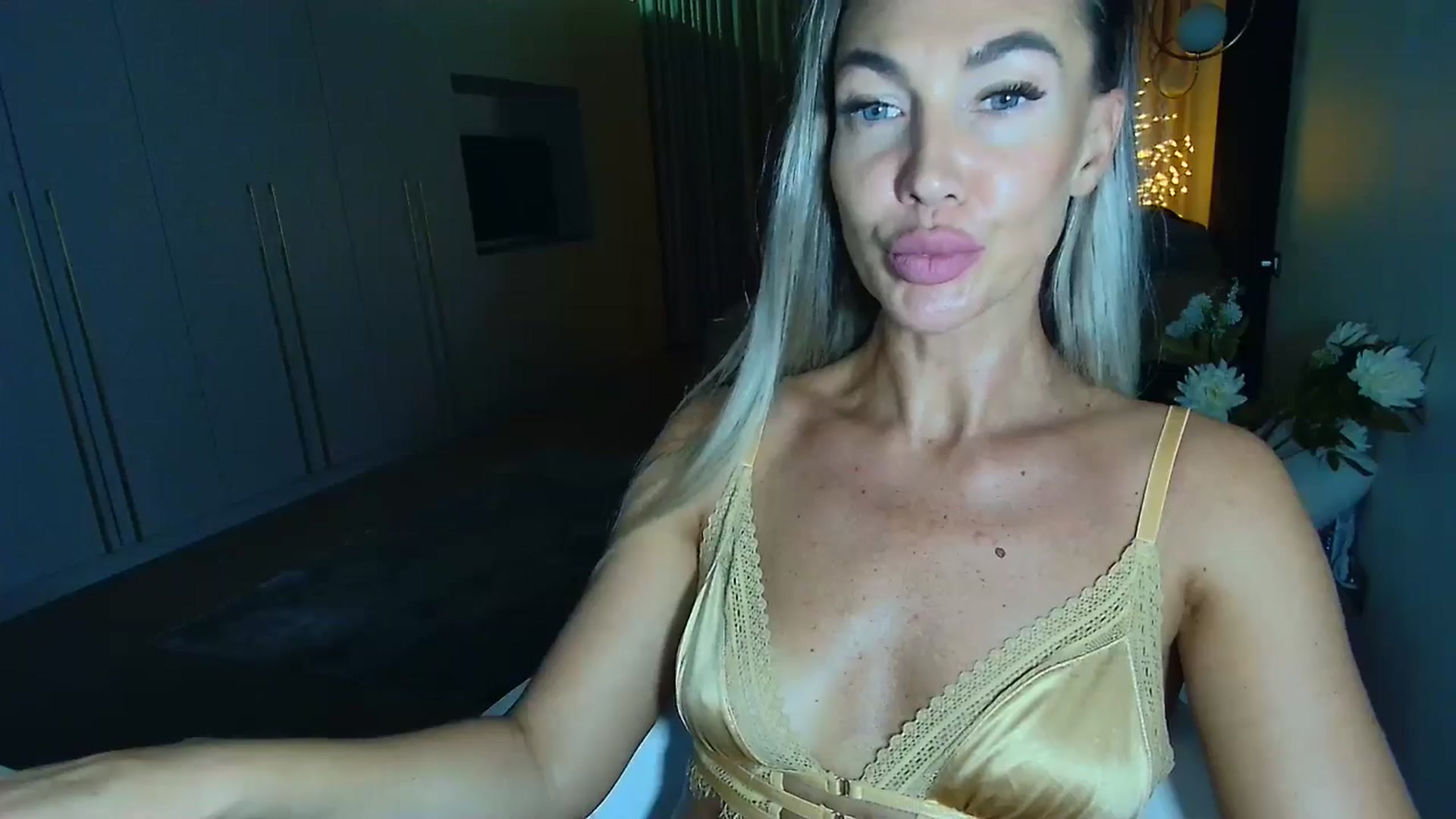 Gallery image thumbnail from Mystery_C's myfreecams stream on, 09/22/2025, 22:19 image 14 of 20