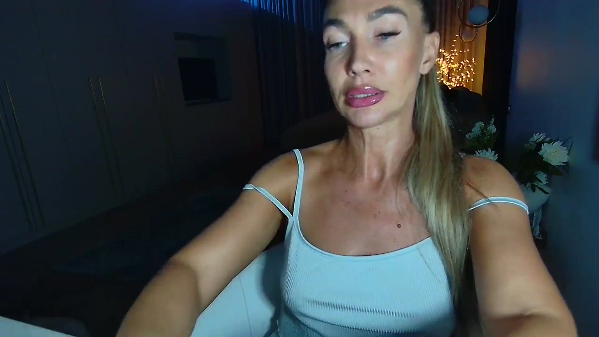 Gallery image thumbnail from Mystery_C's myfreecams stream on, 09/23/2025, 21:31 image 13 of 20
