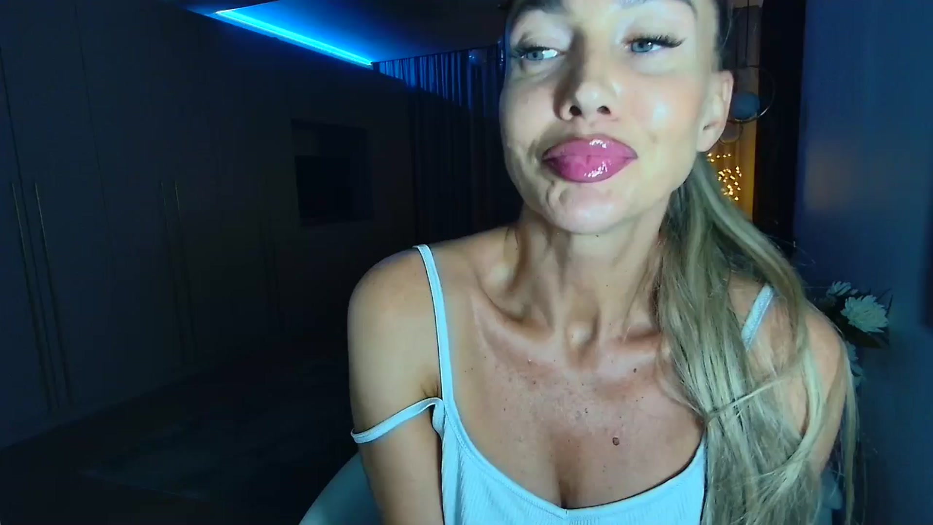 Gallery image thumbnail from Mystery_C's myfreecams stream on, 09/23/2025, 21:31 image 3 of 20