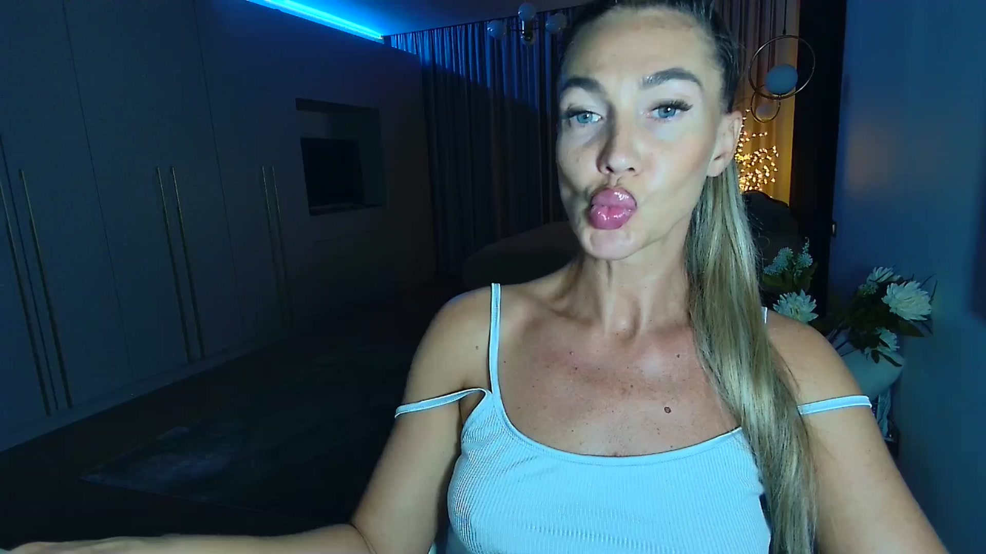 Gallery image thumbnail from Mystery_C's myfreecams stream on, 09/23/2025, 21:31 image 10 of 20