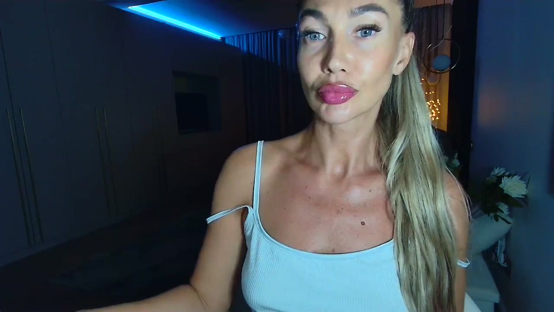 Gallery image thumbnail from Mystery_C's myfreecams stream on, 09/23/2025, 21:31 image 2 of 20