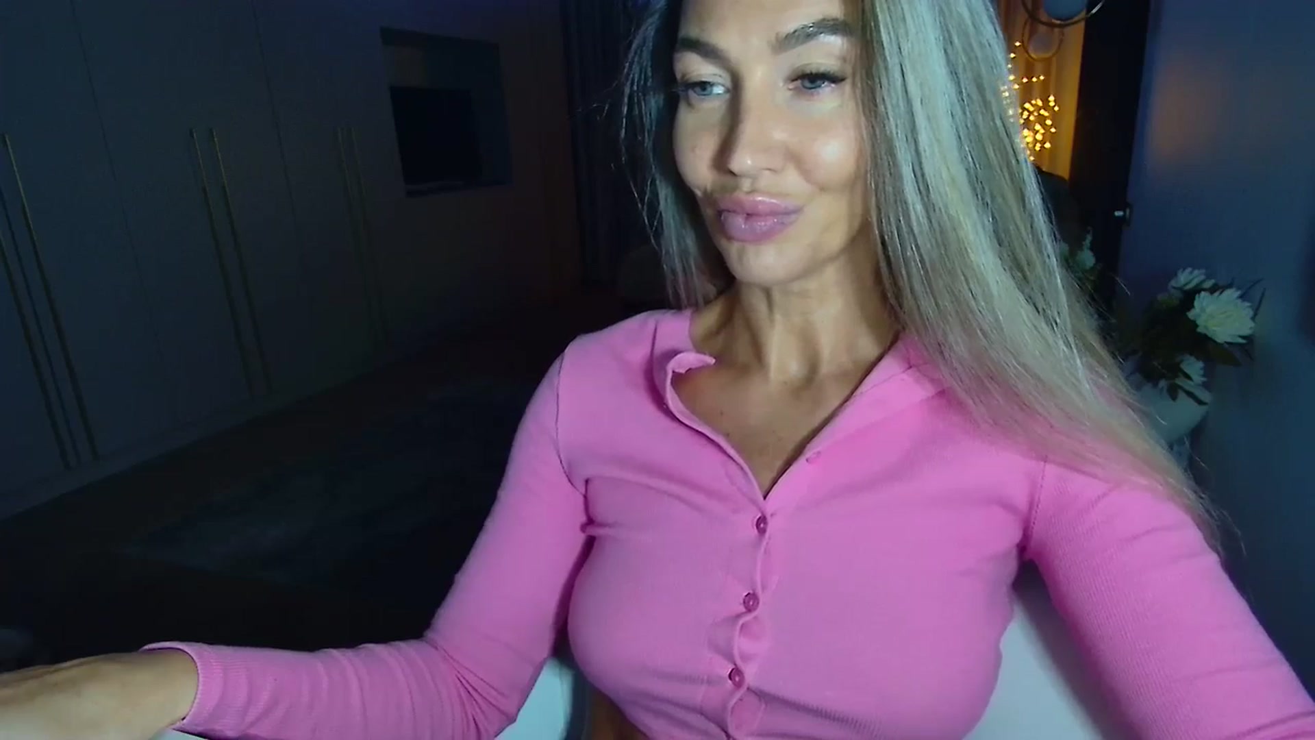 Gallery image thumbnail from Mystery_C's myfreecams stream on, 09/25/2025, 21:58 image 17 of 20