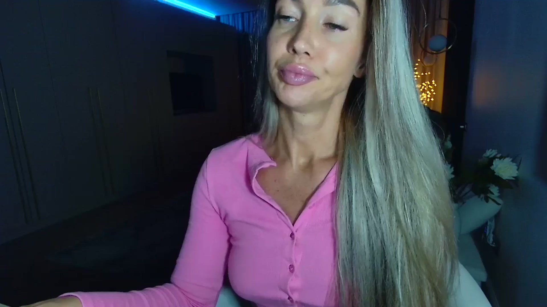 Gallery image thumbnail from Mystery_C's myfreecams stream on, 09/25/2025, 21:58 image 4 of 20