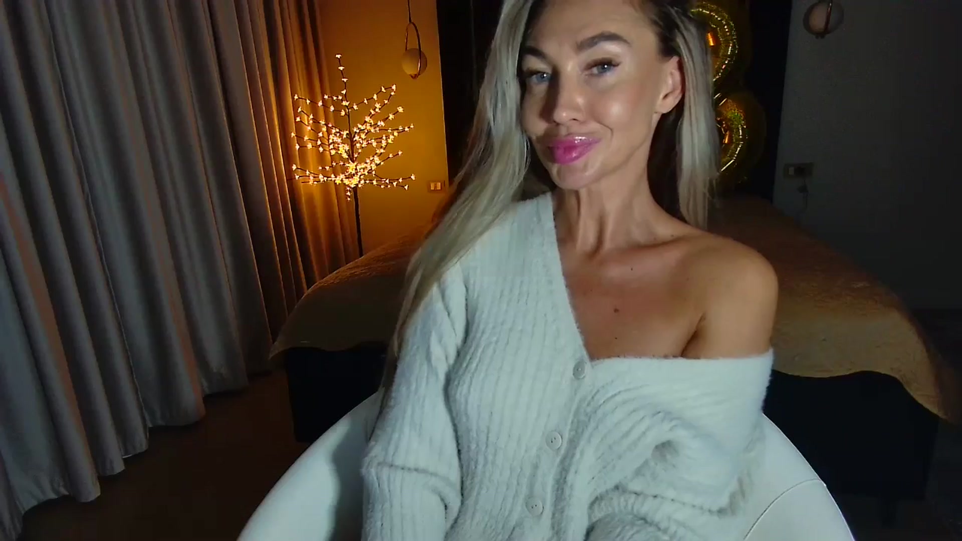 Gallery image thumbnail from Mystery_C's myfreecams stream on, 09/30/2025, 21:56 image 5 of 20