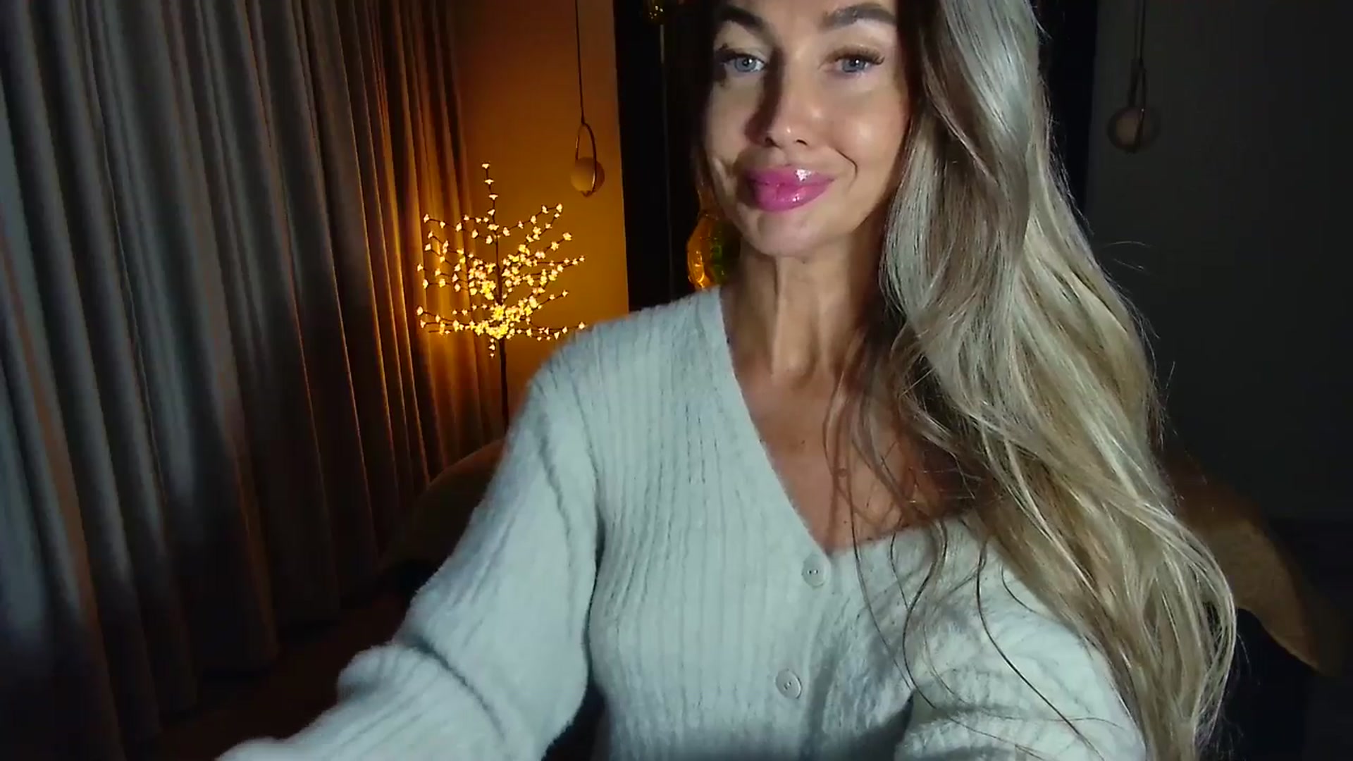 Gallery image thumbnail from Mystery_C's myfreecams stream on, 09/30/2025, 21:56 image 2 of 20