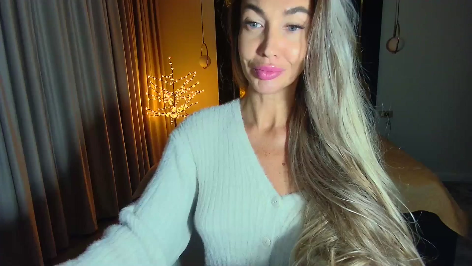 Gallery image thumbnail from Mystery_C's myfreecams stream on, 09/30/2025, 21:56 image 4 of 20
