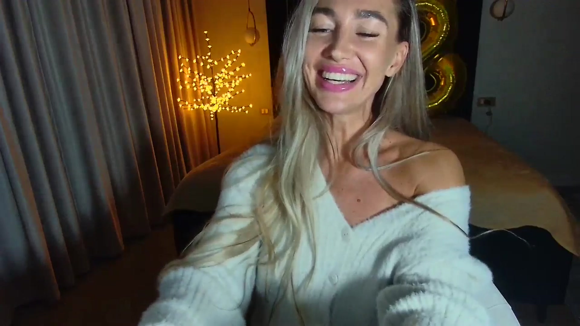 Gallery image thumbnail from Mystery_C's myfreecams stream on, 09/30/2025, 21:56 image 12 of 20