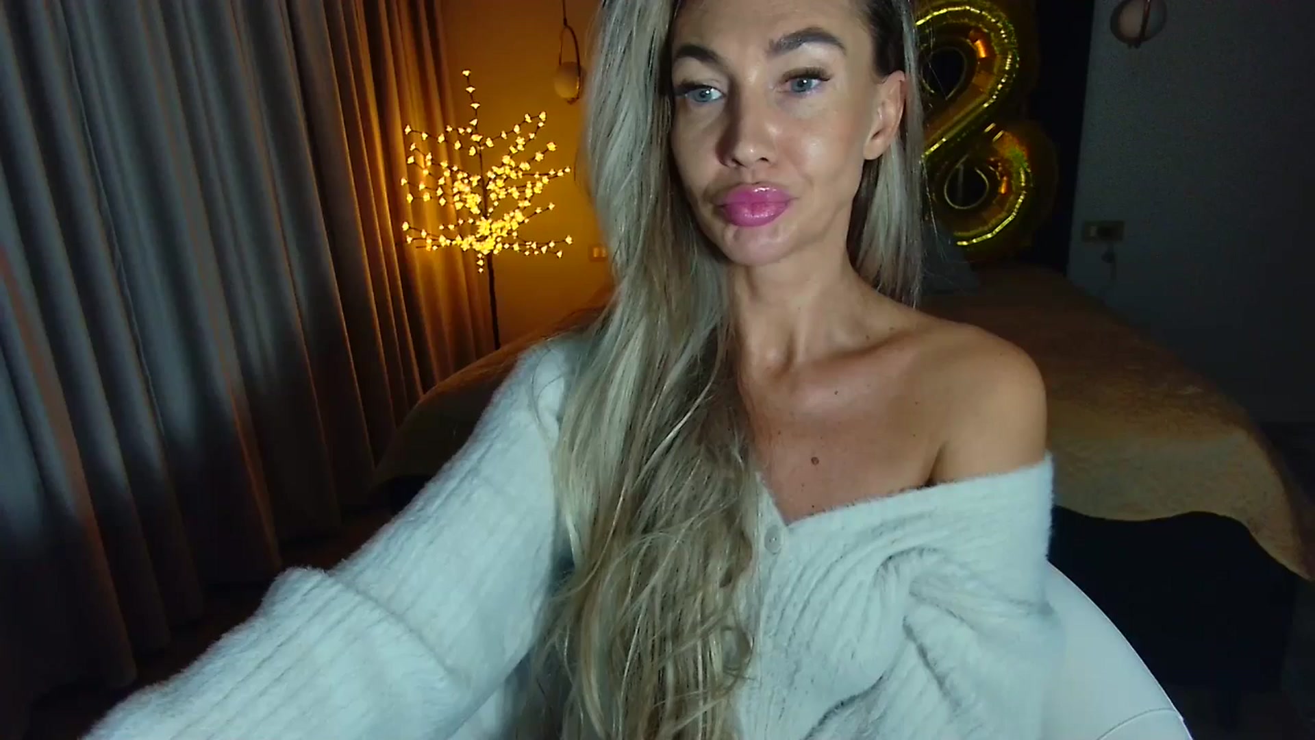 Gallery image thumbnail from Mystery_C's myfreecams stream on, 09/30/2025, 21:56 image 15 of 20