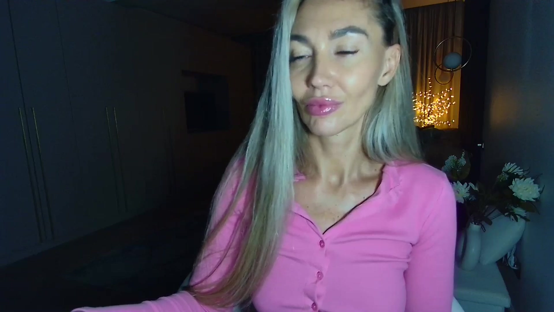 Gallery image thumbnail from Mystery_C's myfreecams stream on, 10/08/2025, 21:51 image 12 of 20