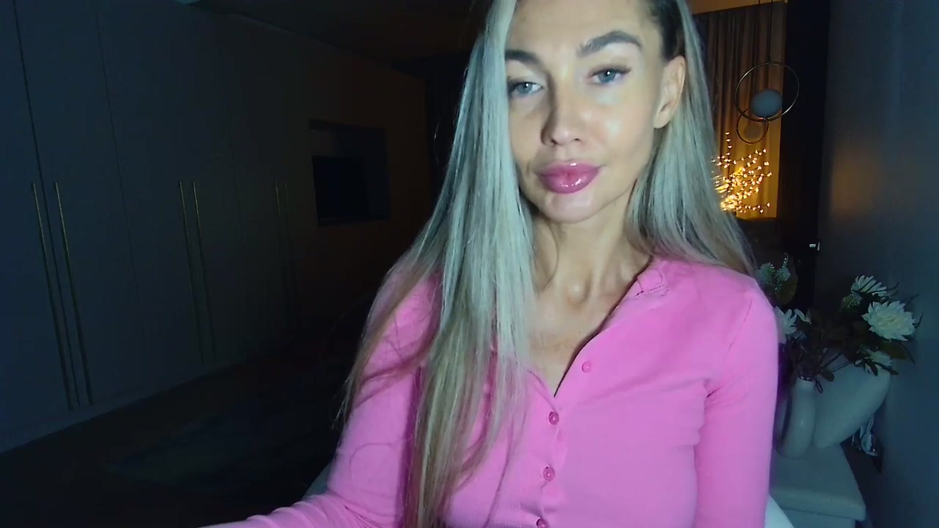 Gallery image thumbnail from Mystery_C's myfreecams stream on, 10/08/2025, 21:51 image 4 of 20
