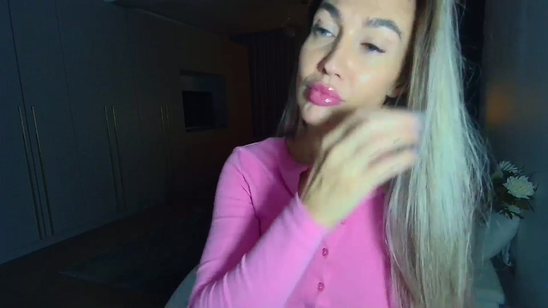 Gallery image thumbnail from Mystery_C's myfreecams stream on, 10/08/2025, 21:51 image 2 of 20