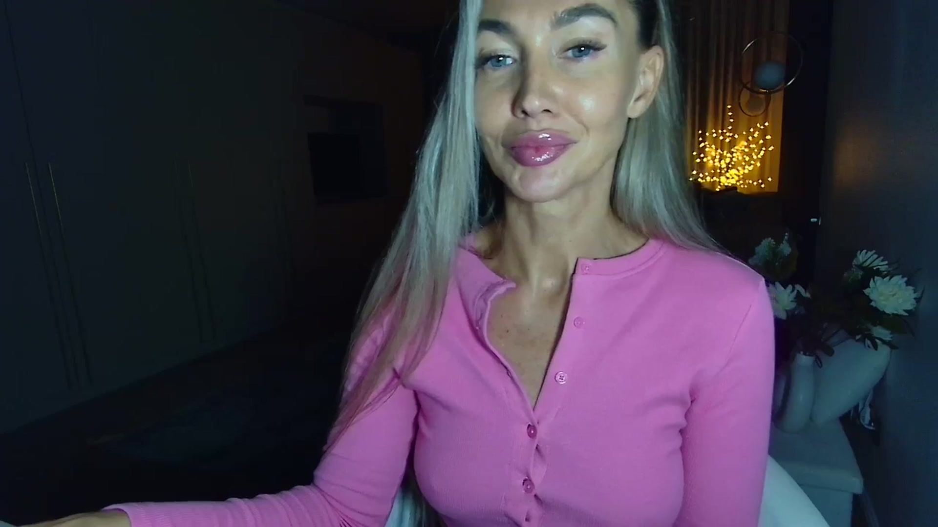 Gallery image thumbnail from Mystery_C's myfreecams stream on, 10/08/2025, 21:51 image 19 of 20