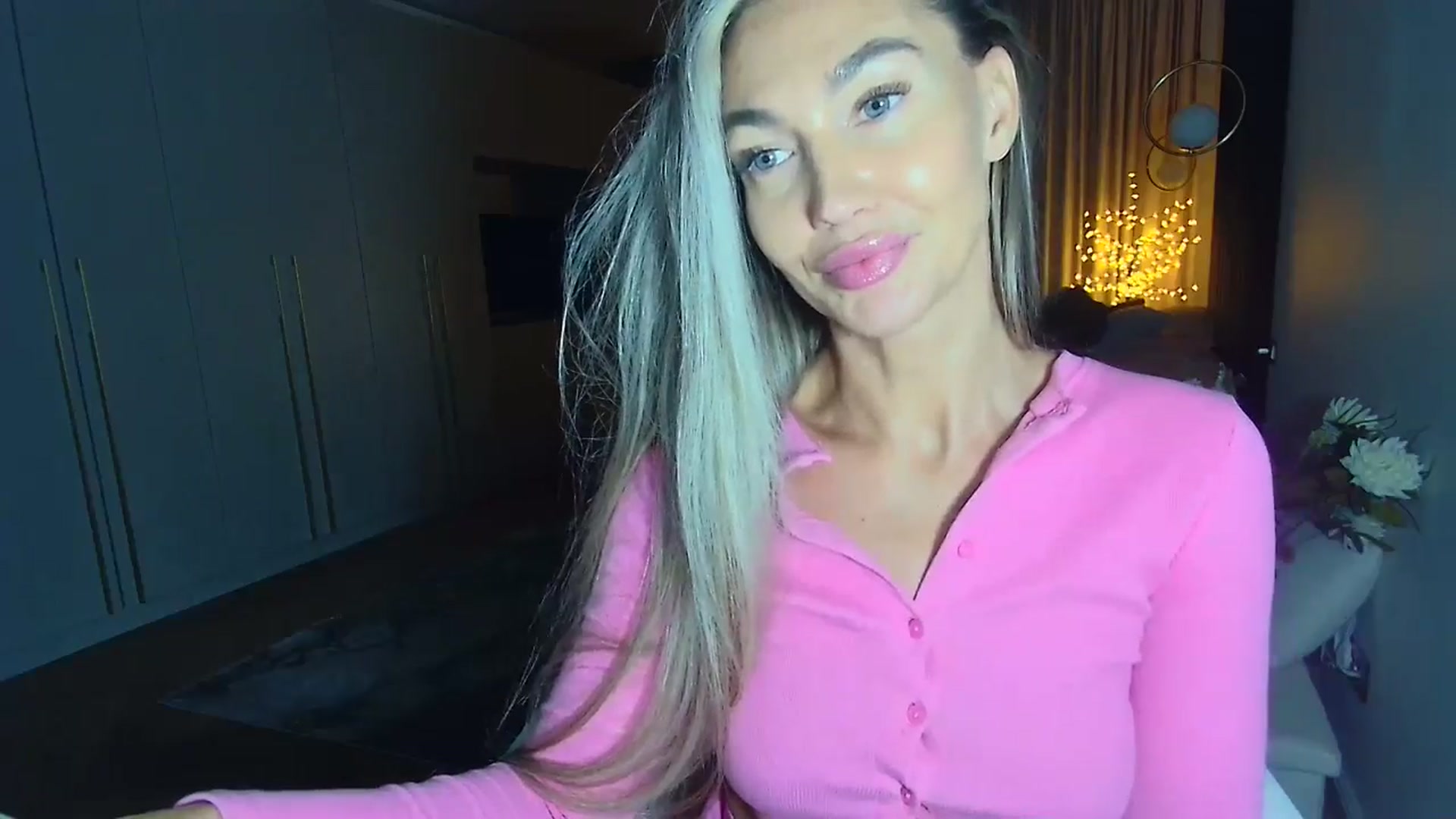 Gallery image thumbnail from Mystery_C's myfreecams stream on, 10/08/2025, 21:51 image 16 of 20