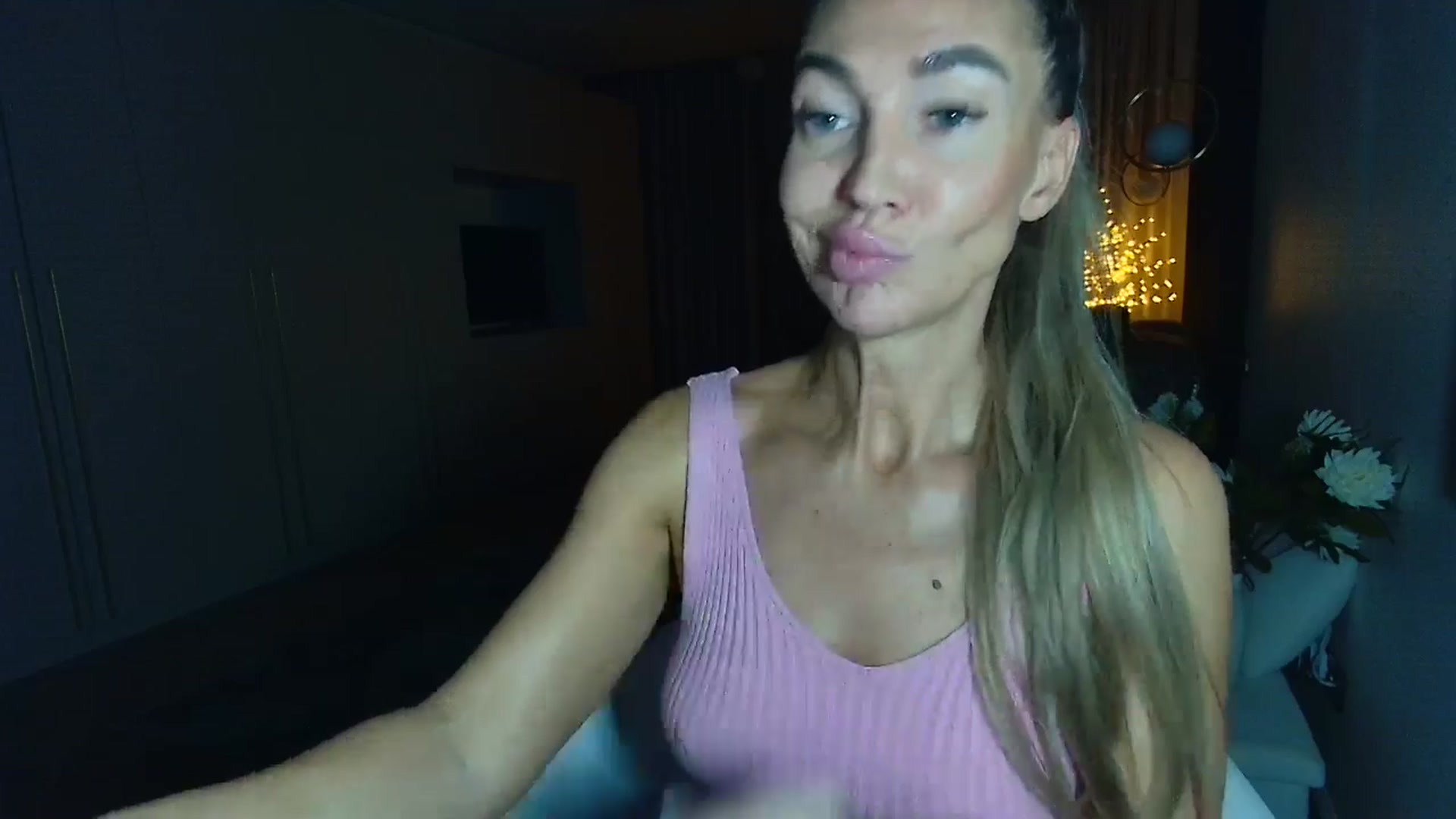 Gallery image thumbnail from Mystery_C's myfreecams stream on, 10/13/2025, 21:24 image 19 of 20
