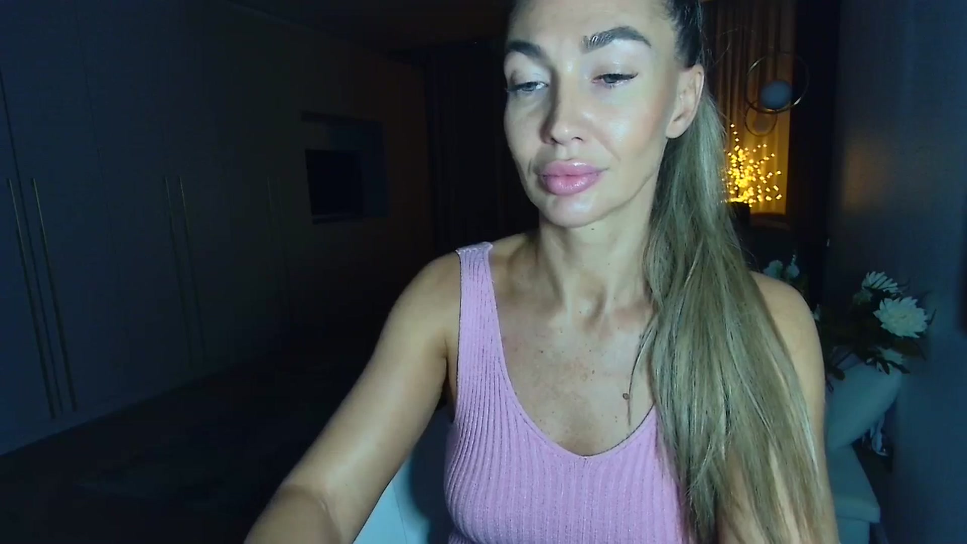 Gallery image thumbnail from Mystery_C's myfreecams stream on, 10/13/2025, 21:24 image 17 of 20