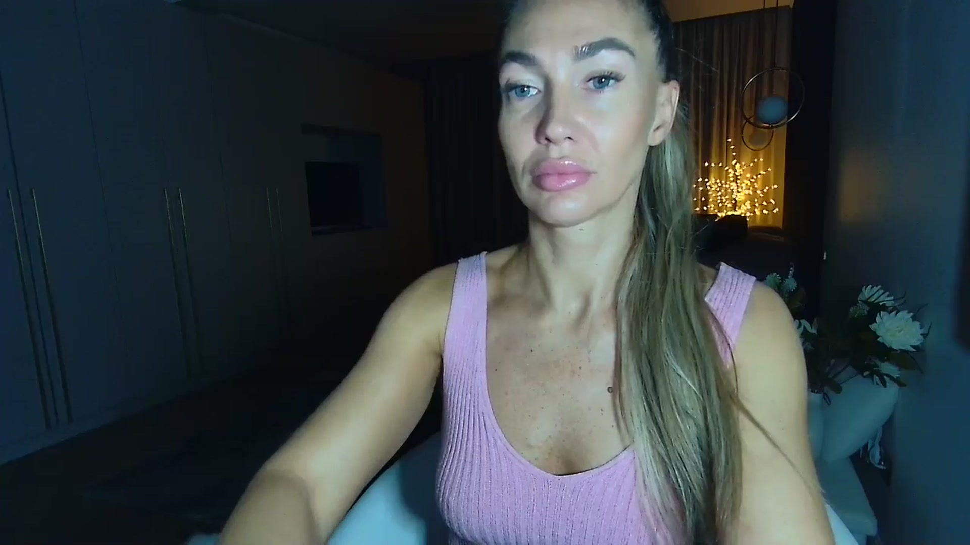 Gallery image thumbnail from Mystery_C's myfreecams stream on, 10/13/2025, 21:24 image 4 of 20