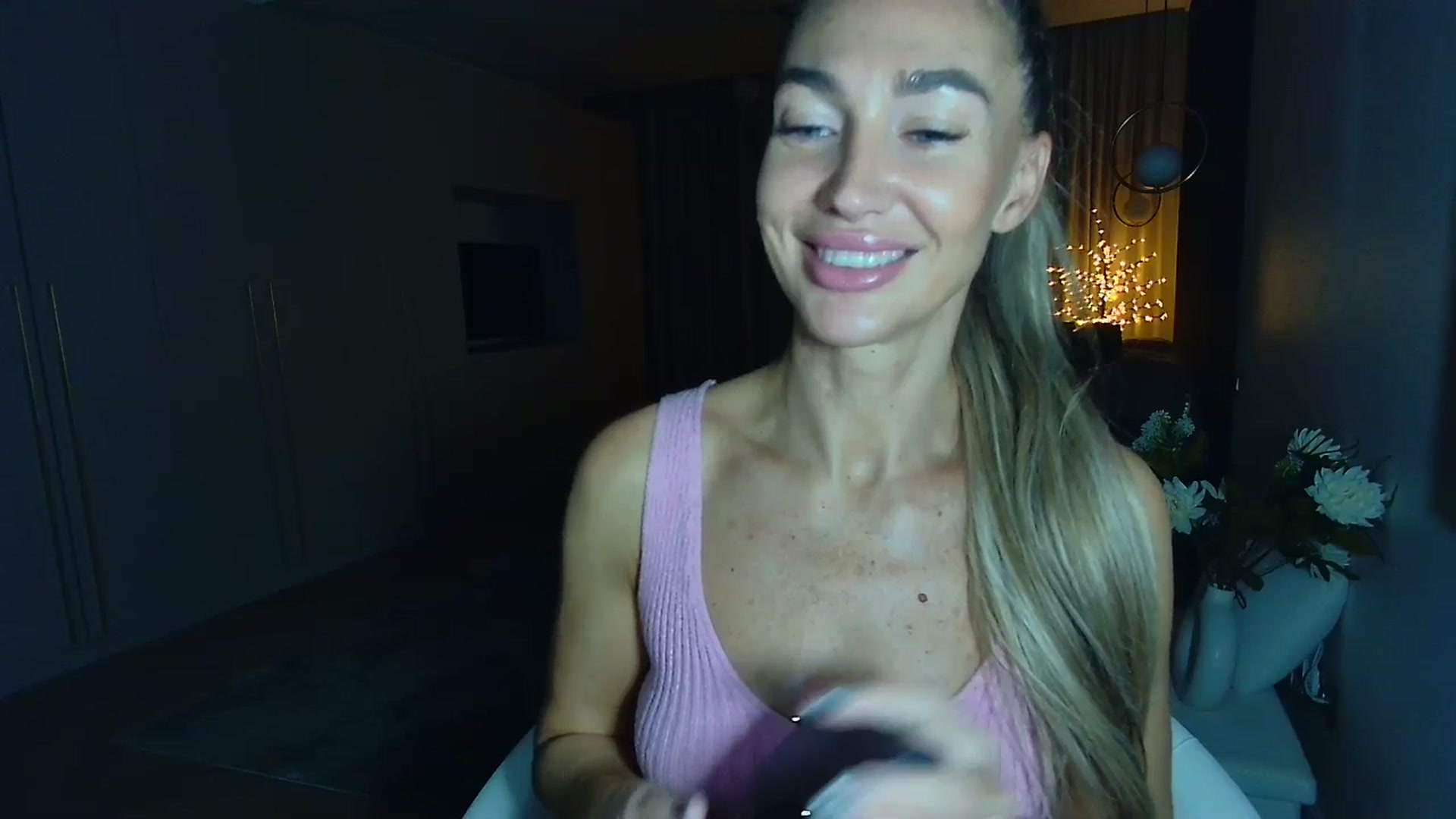 Gallery image thumbnail from Mystery_C's myfreecams stream on, 10/13/2025, 21:24 image 6 of 20