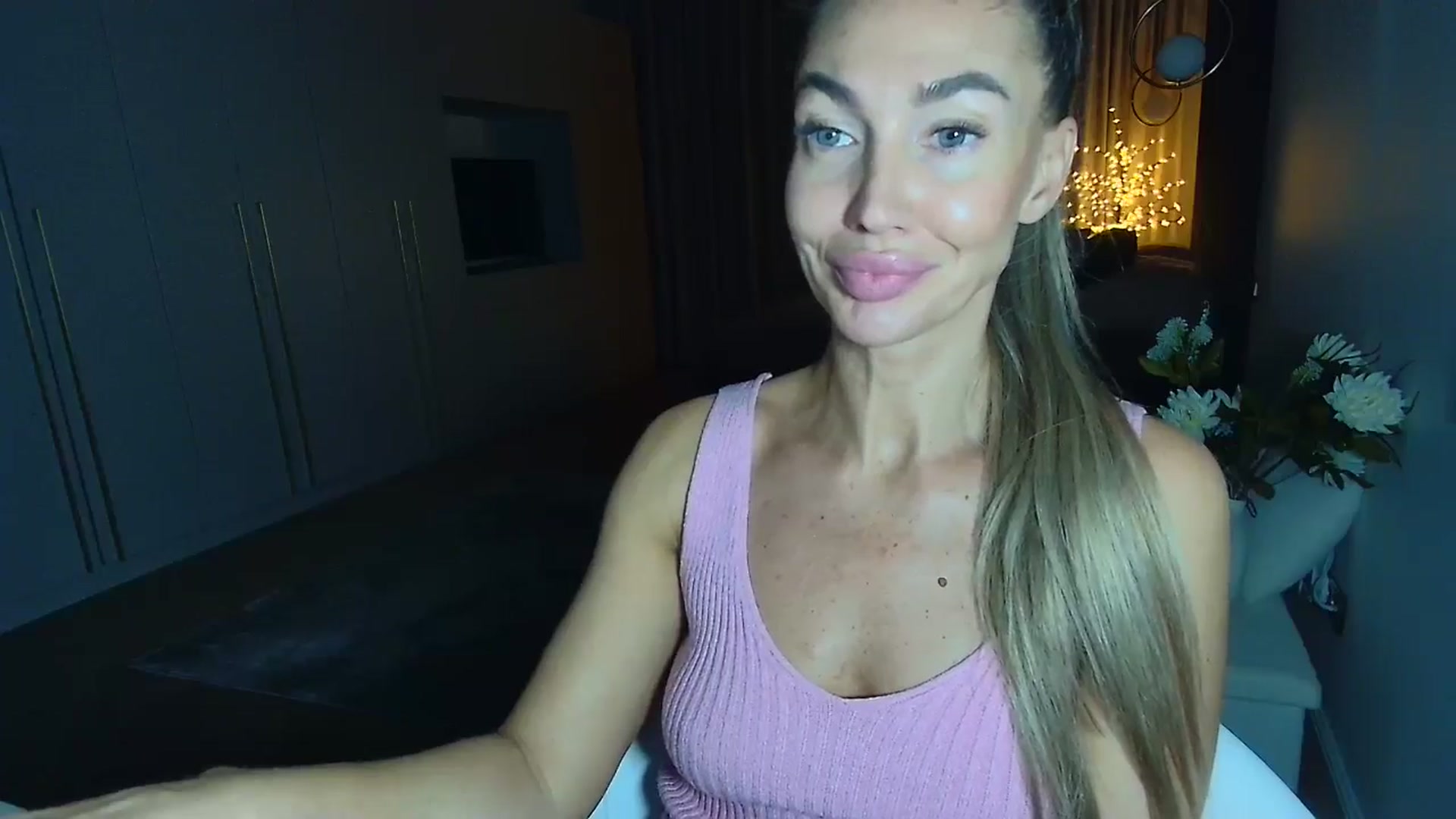 Gallery image thumbnail from Mystery_C's myfreecams stream on, 10/13/2025, 22:19 image 14 of 20