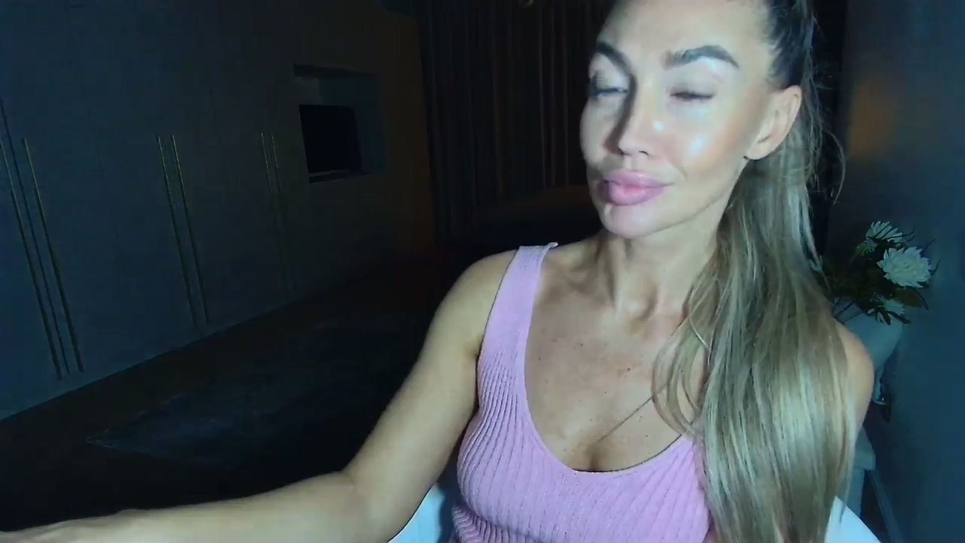 Gallery image thumbnail from Mystery_C's myfreecams stream on, 10/13/2025, 22:19 image 18 of 20