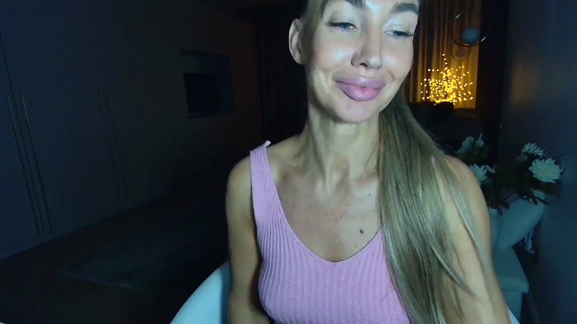 Gallery image thumbnail from Mystery_C's myfreecams stream on, 10/13/2025, 22:19 image 2 of 20