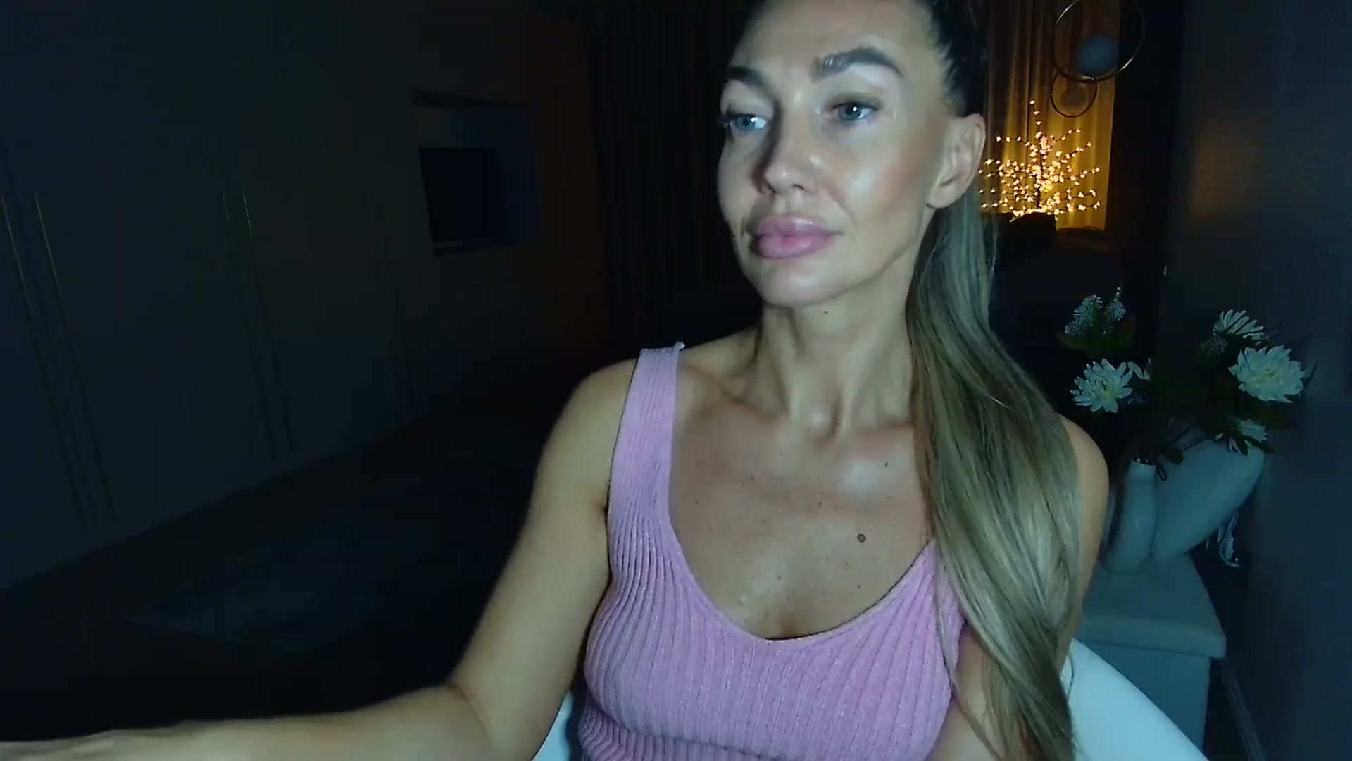 Gallery image thumbnail from Mystery_C's myfreecams stream on, 10/13/2025, 22:19 image 19 of 20