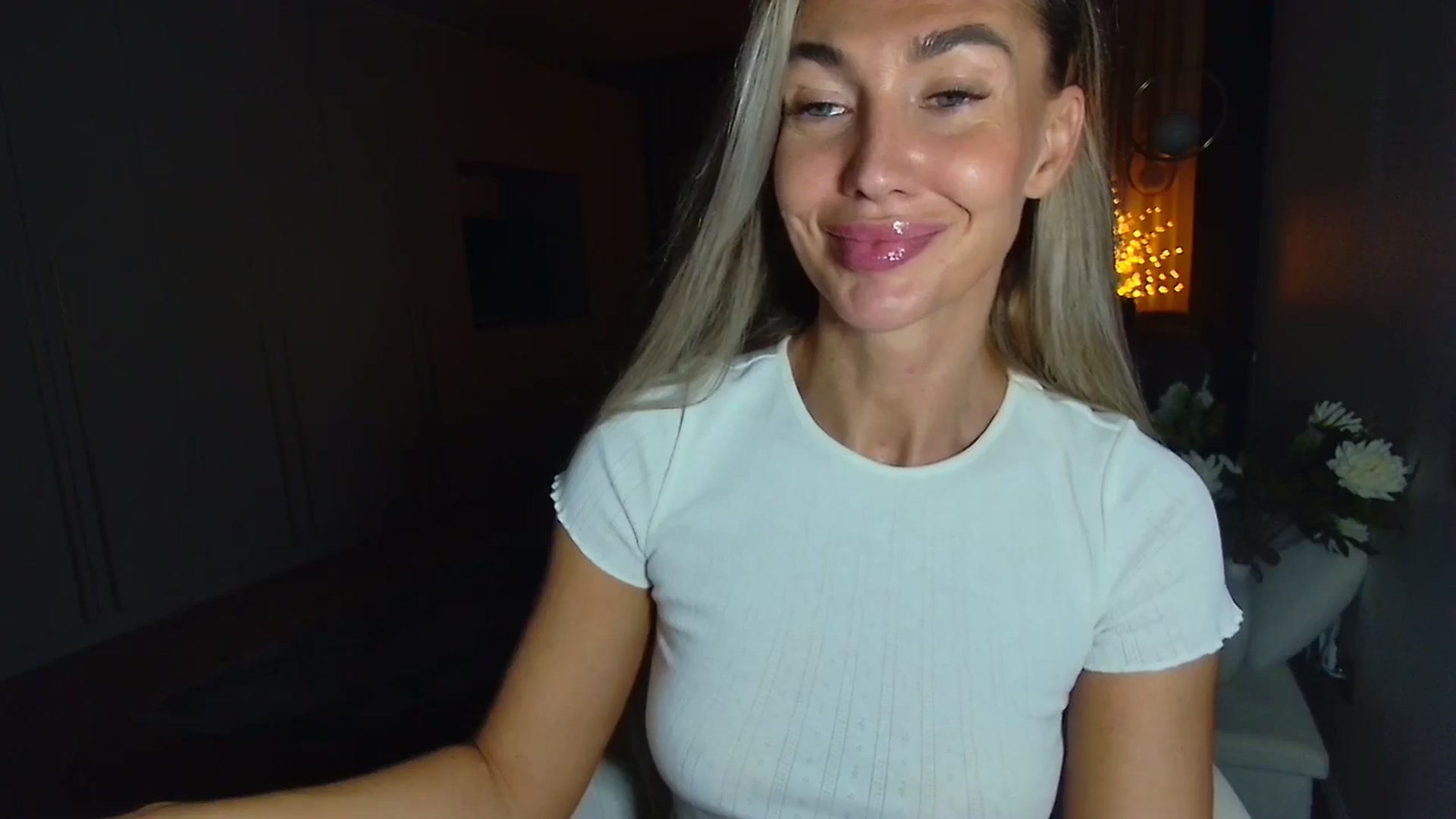 Gallery image thumbnail from Mystery_C's myfreecams stream on, 10/14/2025, 22:05 image 2 of 20