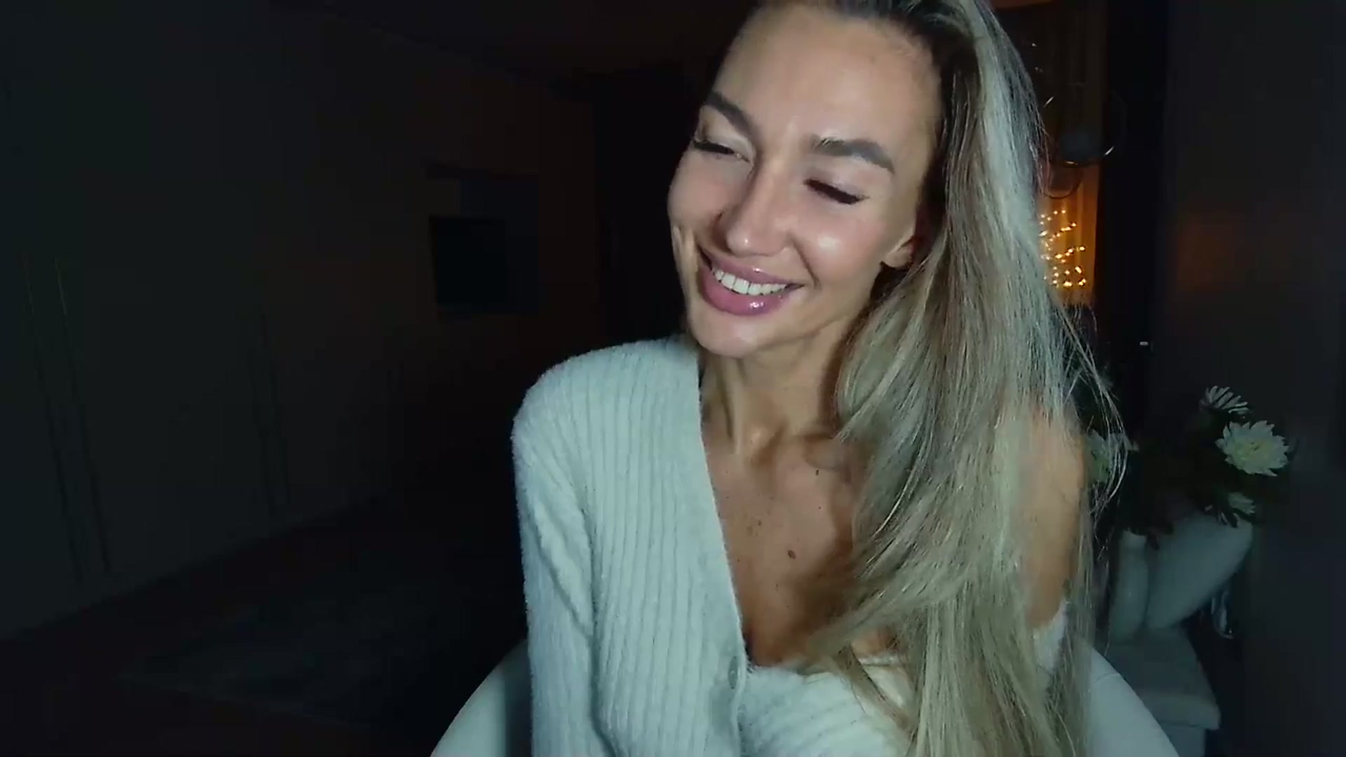 Gallery image thumbnail from Mystery_C's myfreecams stream on, 10/17/2025, 20:47 image 17 of 20