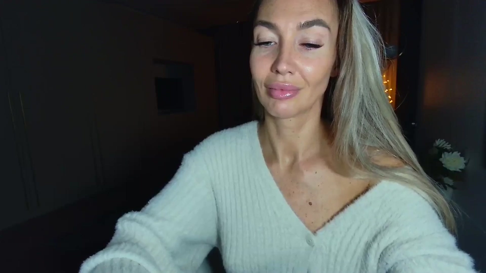 Gallery image thumbnail from Mystery_C's myfreecams stream on, 10/17/2025, 20:47 image 9 of 20