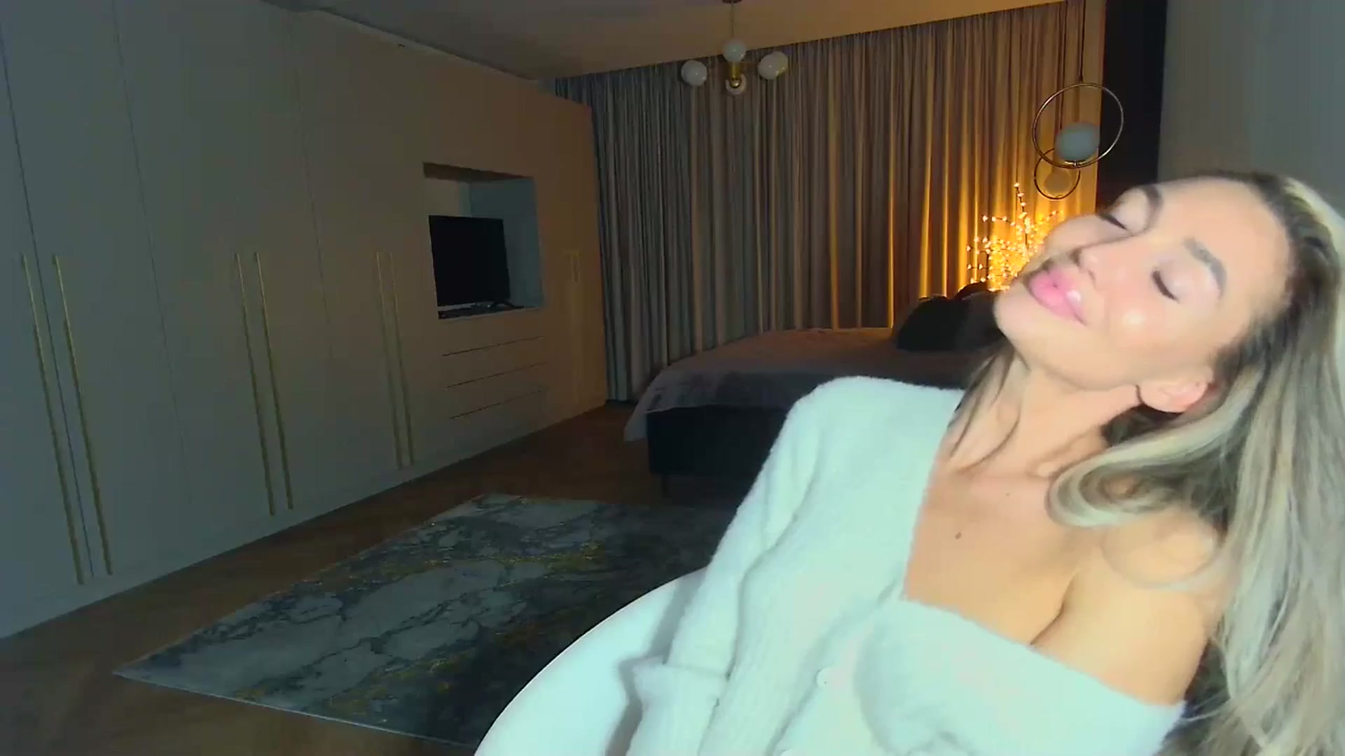 Gallery image thumbnail from Mystery_C's myfreecams stream on, 10/17/2025, 20:47 image 18 of 20