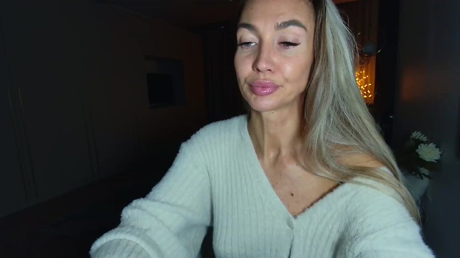 Gallery image thumbnail from Mystery_C's myfreecams stream on, 10/17/2025, 20:47 image 11 of 20