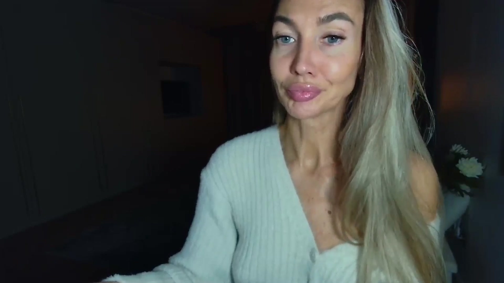 Gallery image thumbnail from Mystery_C's myfreecams stream on, 10/17/2025, 20:47 image 14 of 20