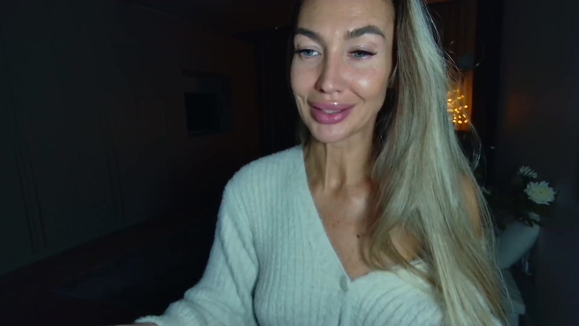Gallery image thumbnail from Mystery_C's myfreecams stream on, 10/17/2025, 20:47 image 16 of 20