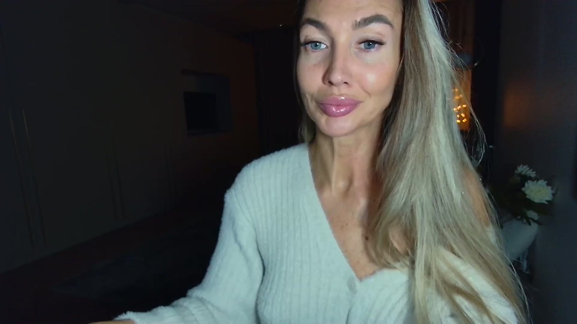 Gallery image thumbnail from Mystery_C's myfreecams stream on, 10/17/2025, 20:47 image 15 of 20