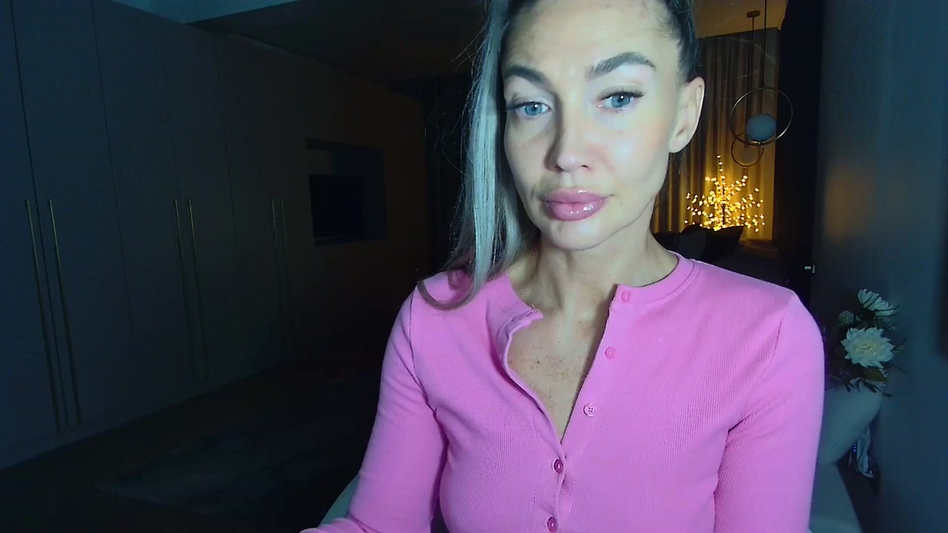 Gallery image thumbnail from Mystery_C's myfreecams stream on, 10/29/2025, 22:20 image 17 of 20