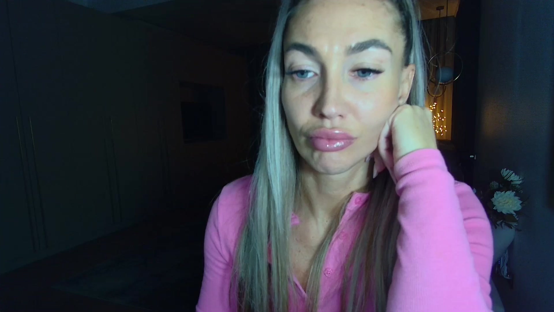 Gallery image thumbnail from Mystery_C's myfreecams stream on, 10/29/2025, 22:20 image 13 of 20